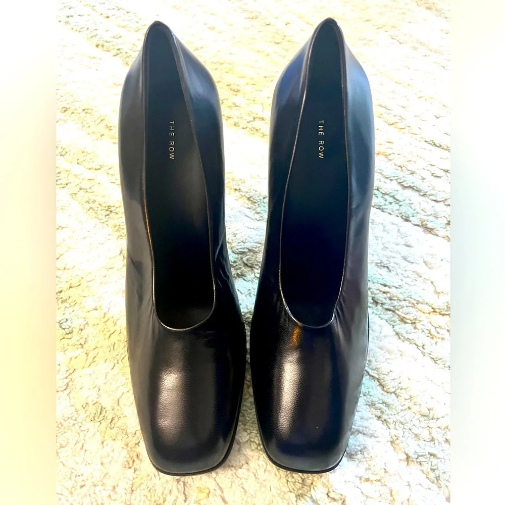 New THE ROW Leather Pumps - Picture 12 of 12